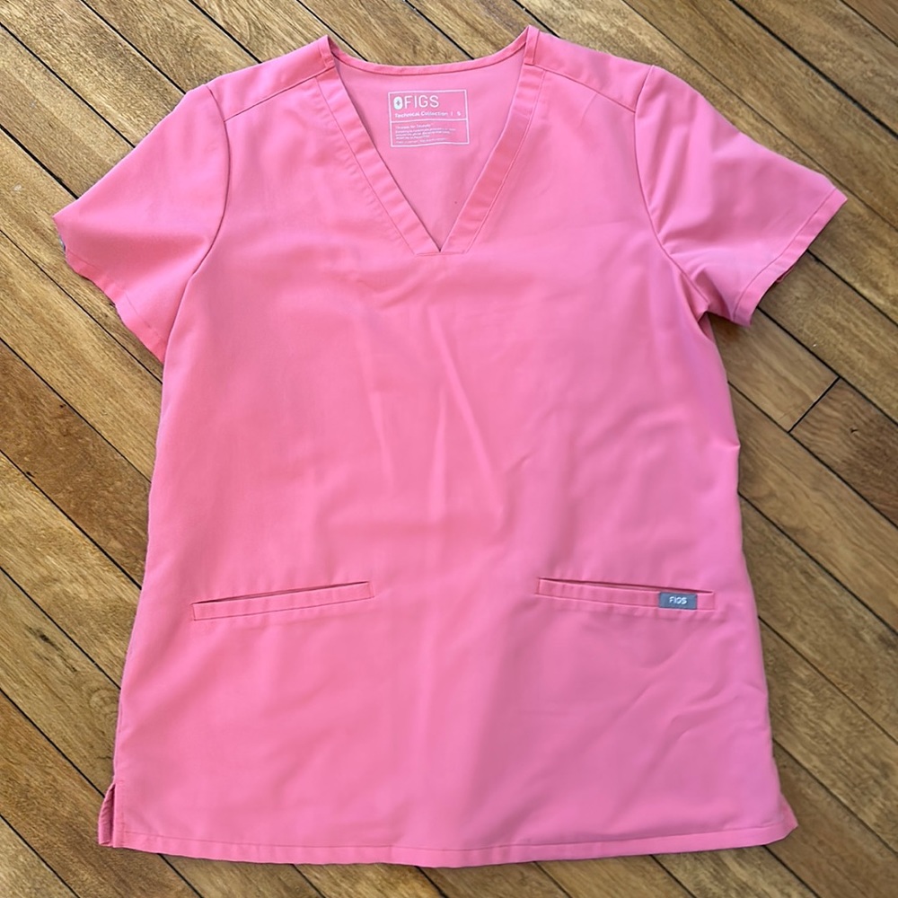 Figs neon pink top s